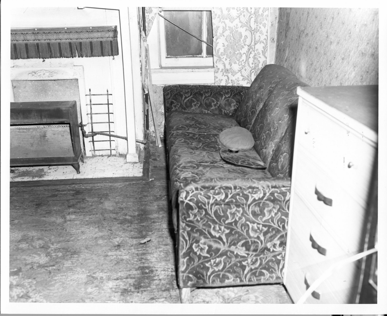 26Rooming House Bedroom.jpg